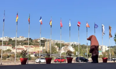 Statuia gigantică a ursului din afara Cité Centre de Congres de Lyon, care a fost locul de desfășurare a TPAC 2018.