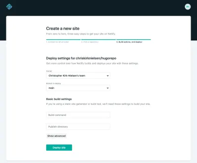 Форма, отображаемая на Netlify, когда пользователь создает новый веб-сайт, с параметрами сборки, оставленными по умолчанию пустыми значениями.