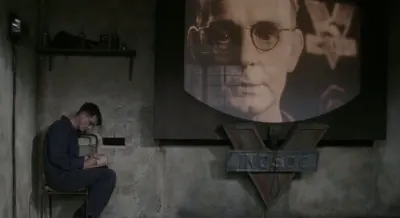 Captura de tela da adaptação cinematográfica de 1984, de George Orwell.