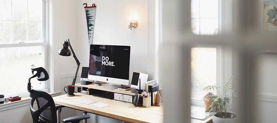 Une configuration de bureau à domicile.