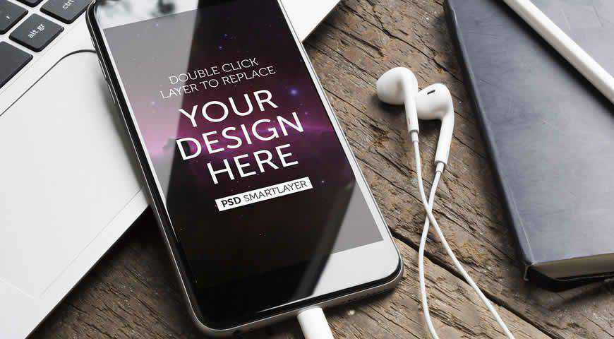 Smartphone cu căști Photoshop PSD Mockup Template