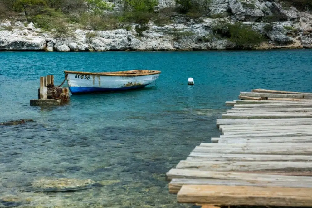 barco en el mar