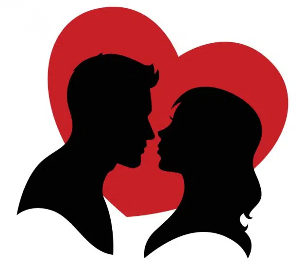 Silhouette-di-una-coppia-e-un-cuore-rosso-Vector-_-Download-gratuito