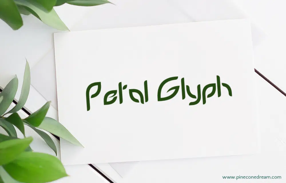 18 fuentes creativas inspiradas en la naturaleza: fuente Petal Glyph