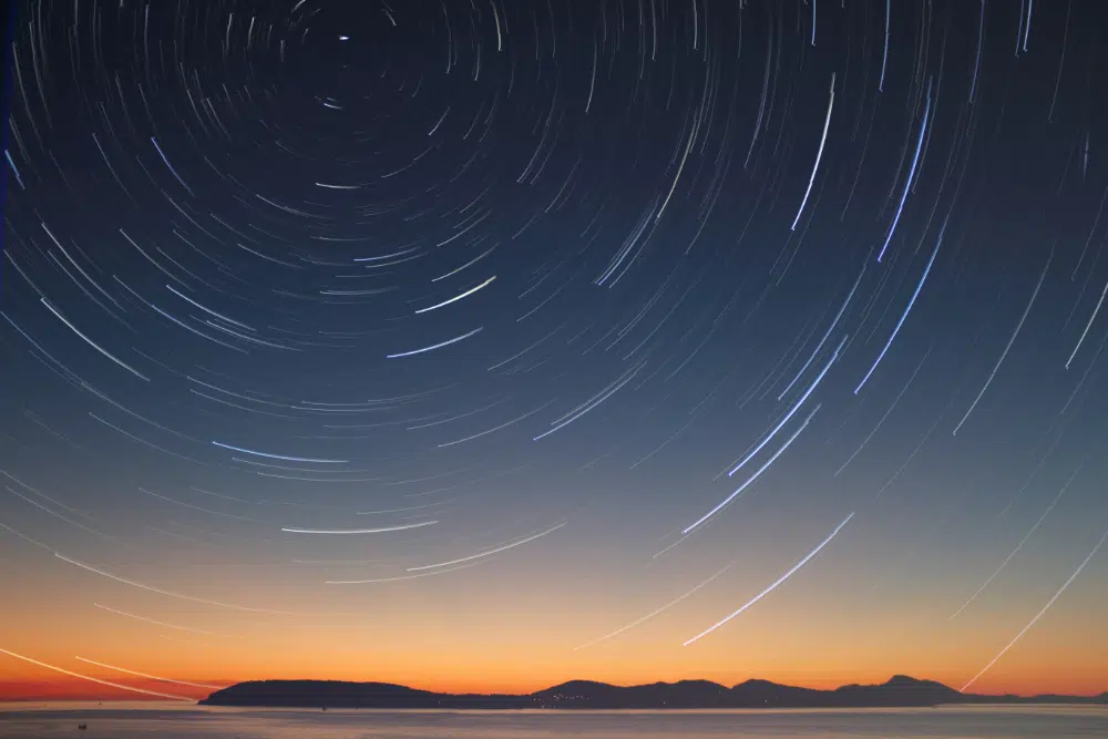 デザイナーのための無料の素晴らしい空の背景：星と夜空