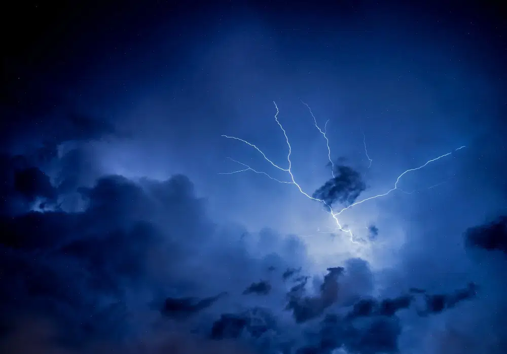 设计师的免费惊人天空背景：雷暴天空