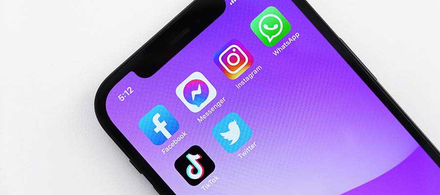 App di social media visualizzate su un telefono.