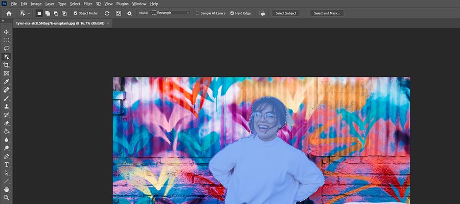 Photoshop のオブジェクト選択ツールは、写真の被写体を検出できます。