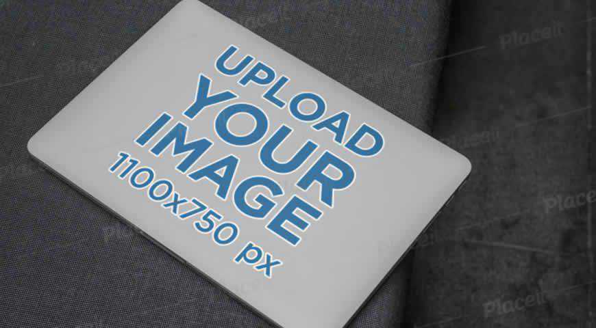 Stiker Ditempatkan di Template Mockup PSD MacBook Photoshop