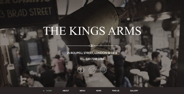 The Kings Arms ใช้ส่วนพื้นหลังที่เรียบง่ายโดยไม่มีการเปลี่ยนแอนิเมชั่นแฟนซี